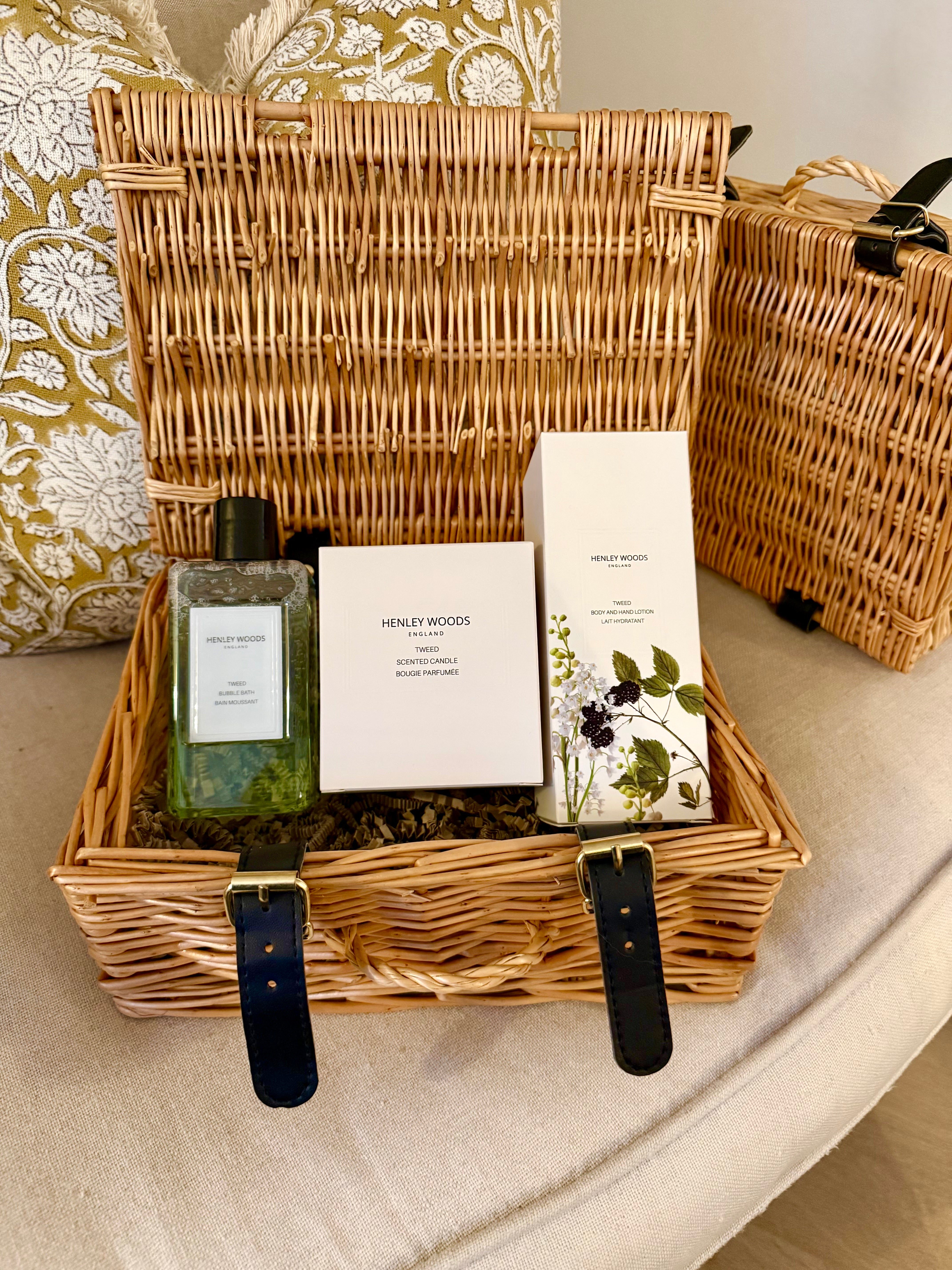 TWEED BODY BATH AND CANDLE GIFT HAMPER