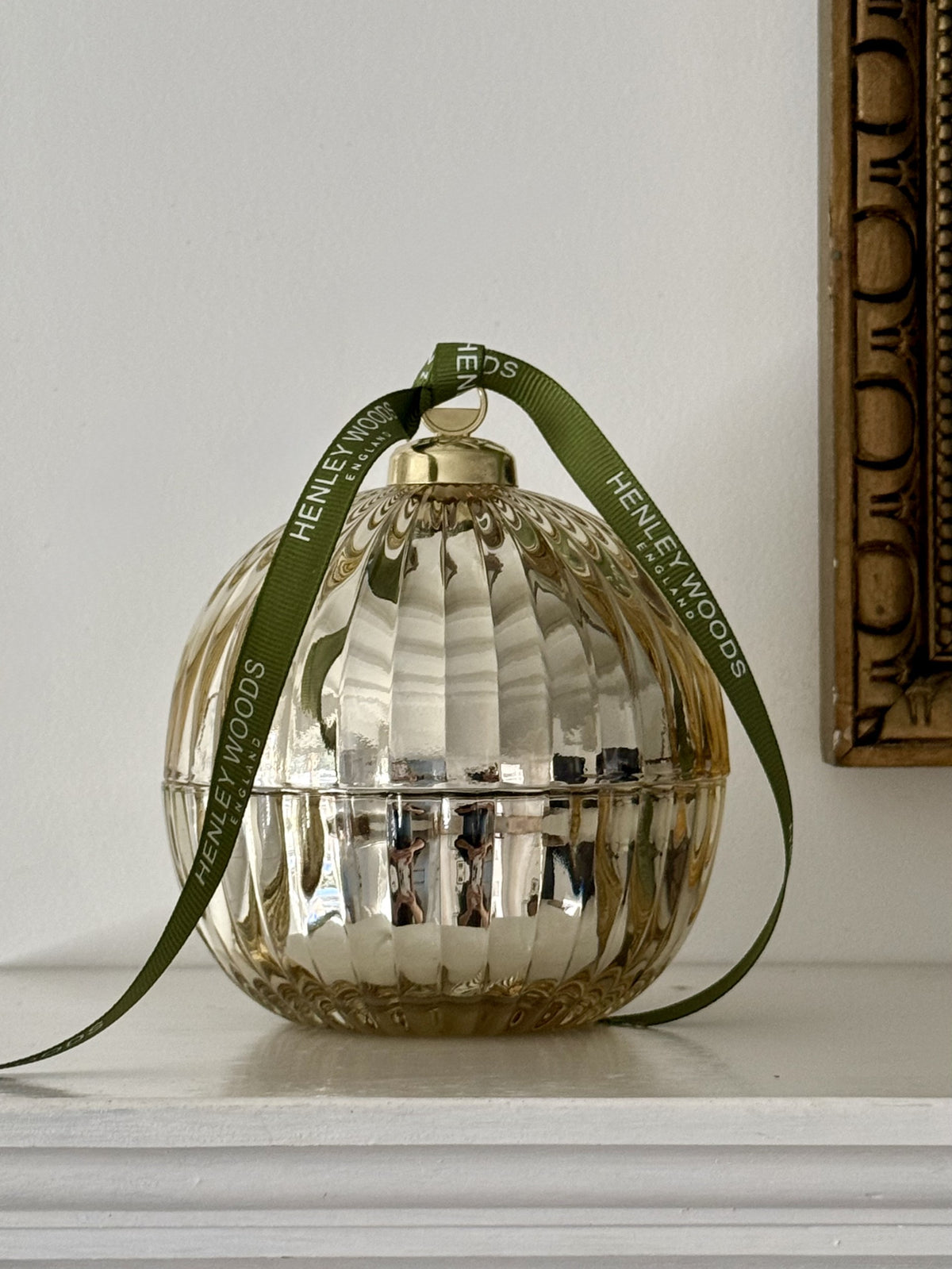 GOLD BAUBLE WINTER CANDLE