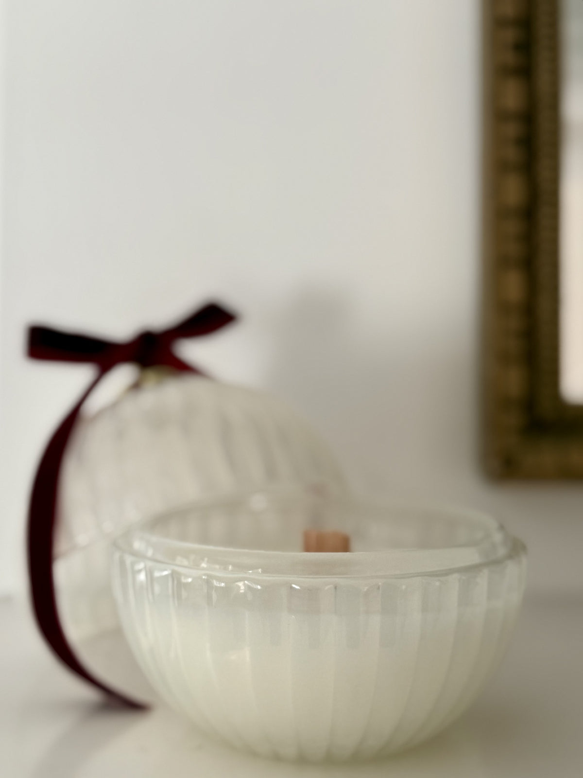 WHITE BAUBLE WINTER CANDLE